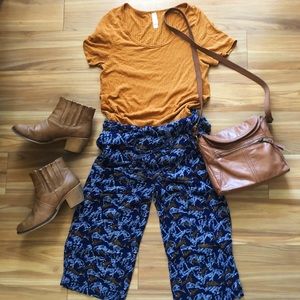 Xhilaration patterned loose Capri-length pant